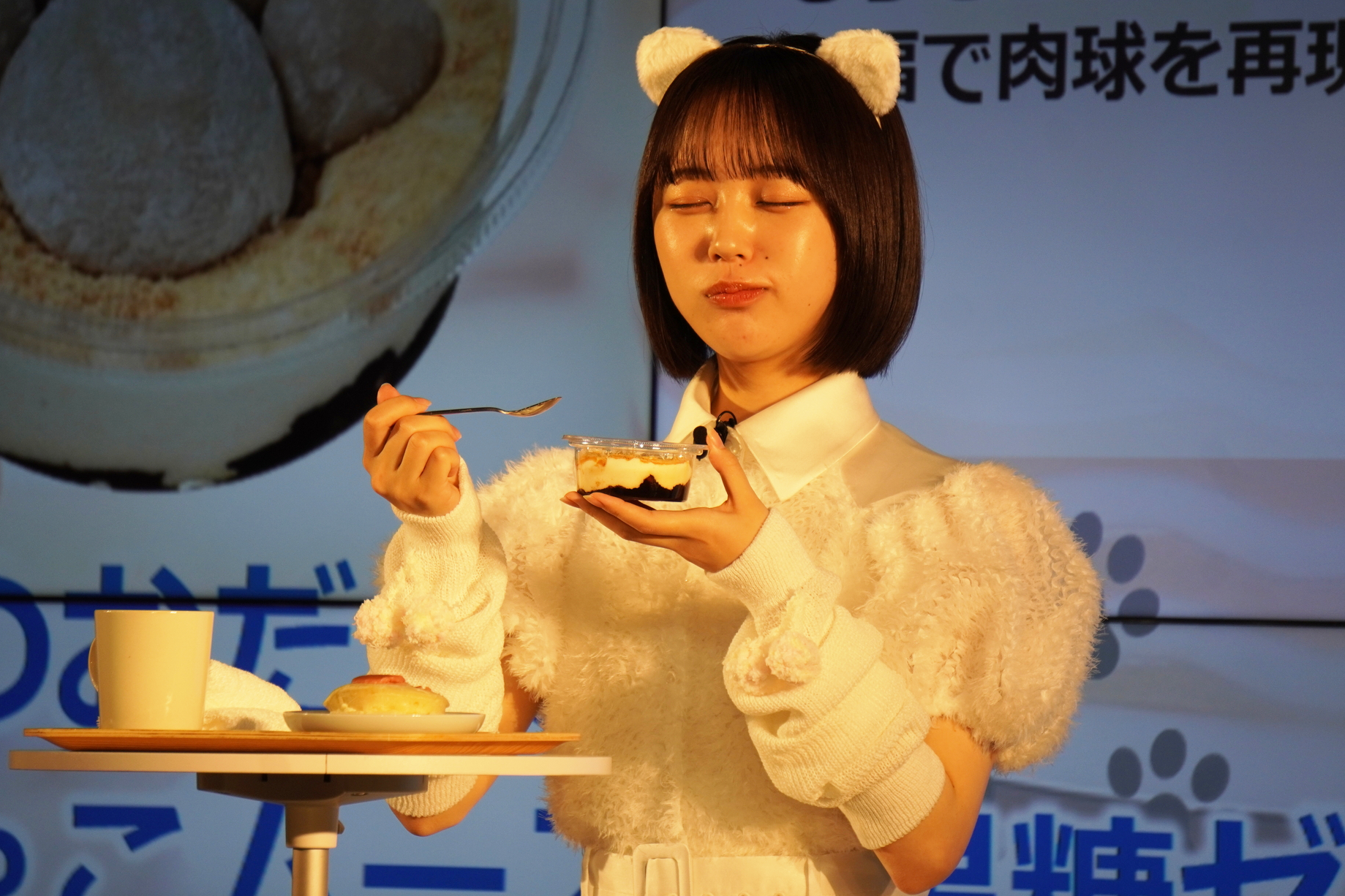 「うみゃい！」「にゃんだこれはうみゃ～い！」と猫語でコメント