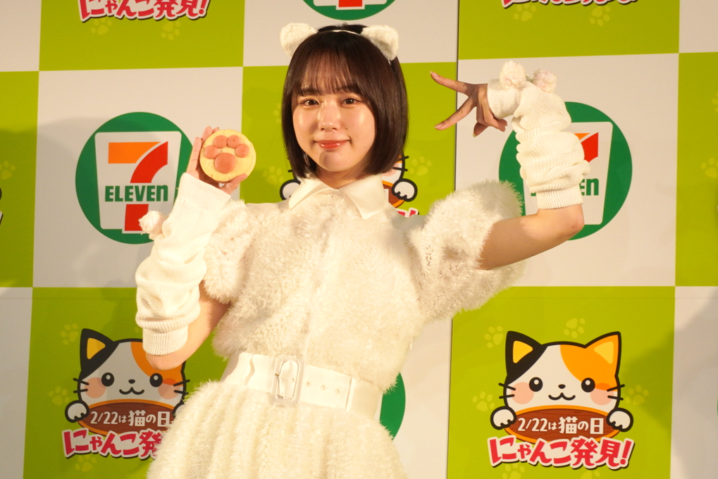 猫耳姿で登場したなえなのさん