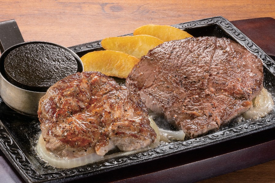 「熟成ラウンドステーキ（約120g）&熟成肩ロースステーキ（約120g）」（1979円）