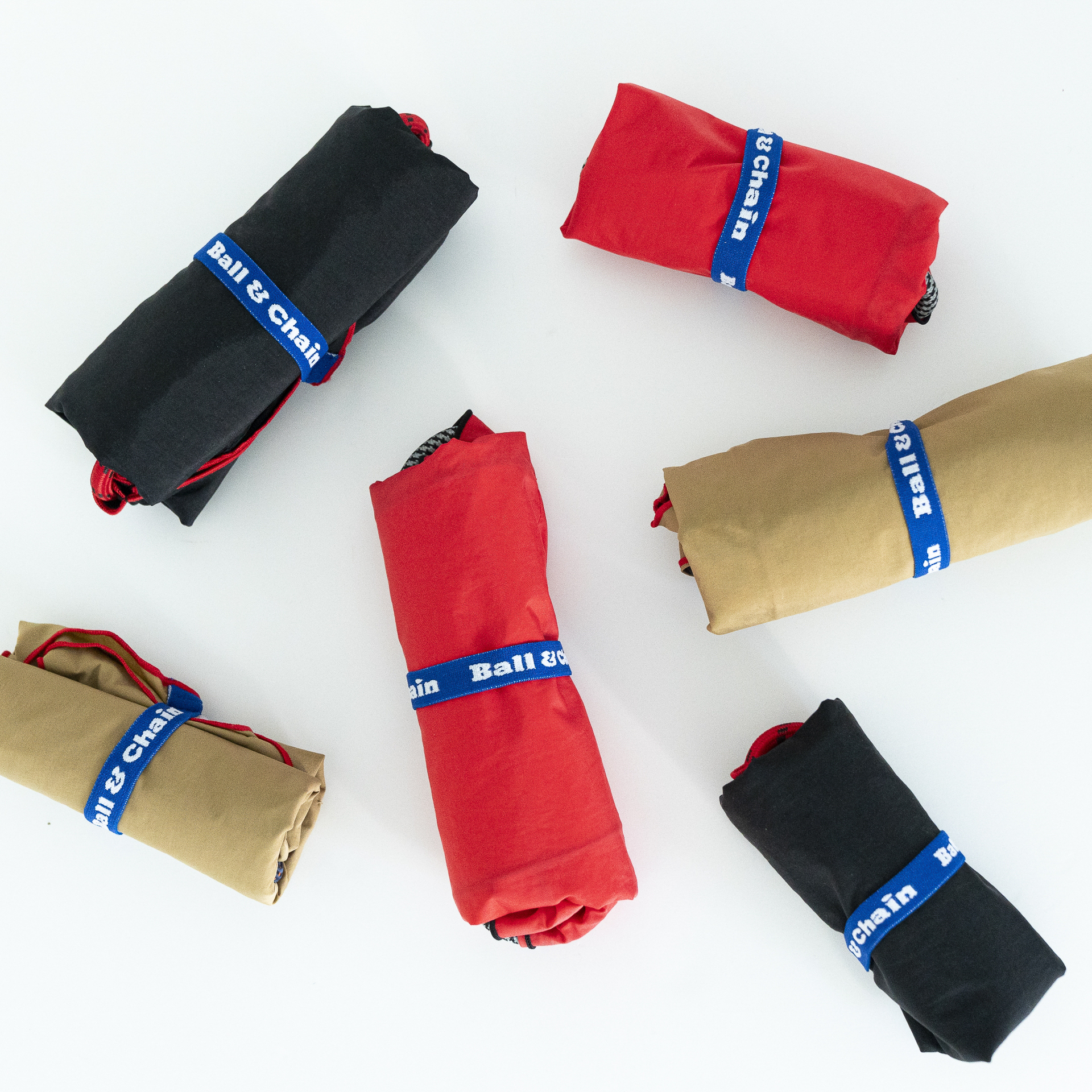 丸めてコンパクトにして持ち運べる