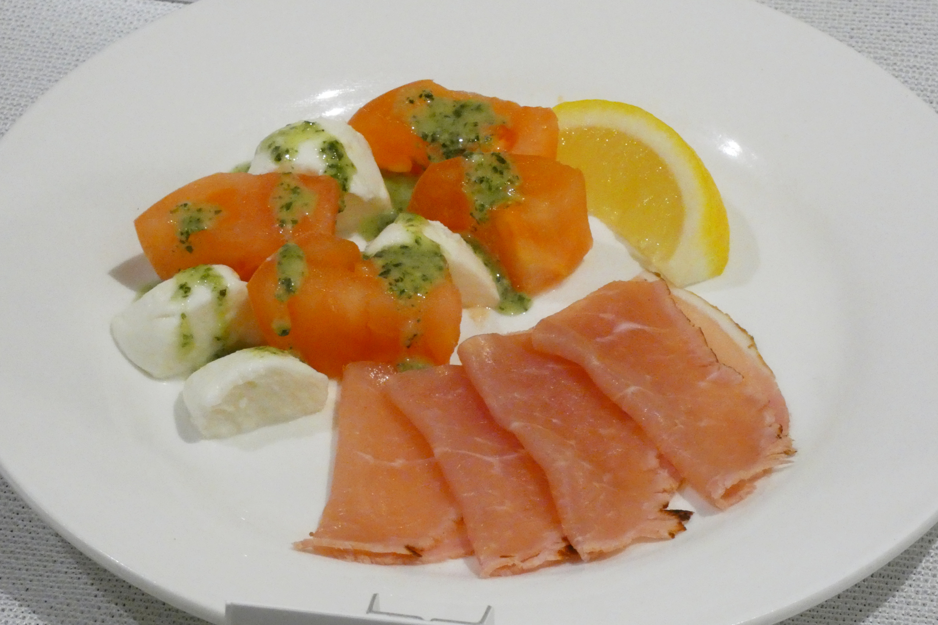 炙り生ハムのカプレーゼ