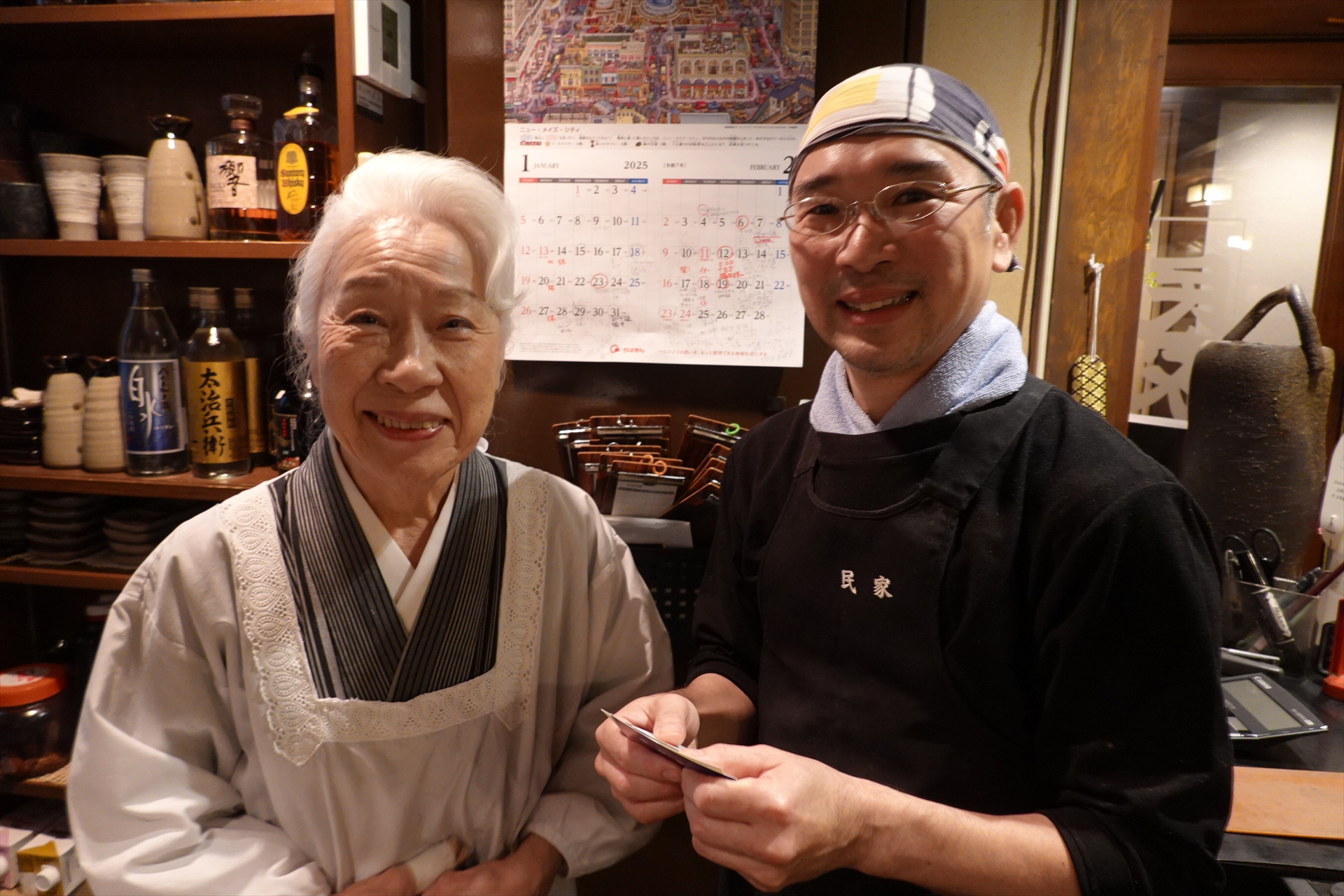 創業50周年を迎えた民家の二代目ご主人の大和田政晴氏（右）と名物お母さんの紀子さん（左）