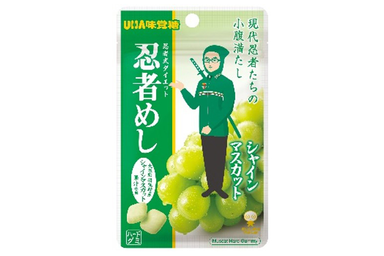 忍者がセブン-イレブンのユニフォームを着た限定デザインの「忍者めし」