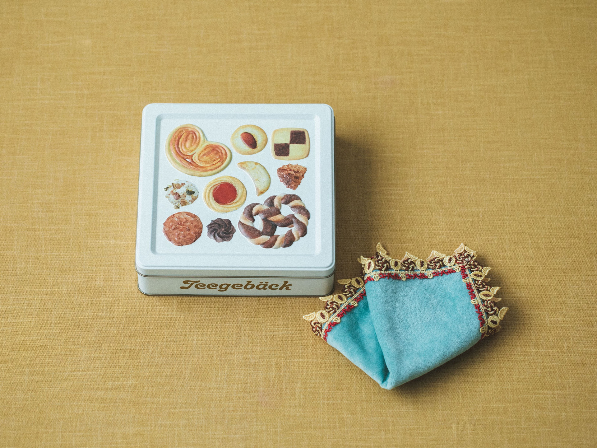 「テーゲベック＆近沢レース店タオルハンカチセット（ローモンドブルー）」（4902円）