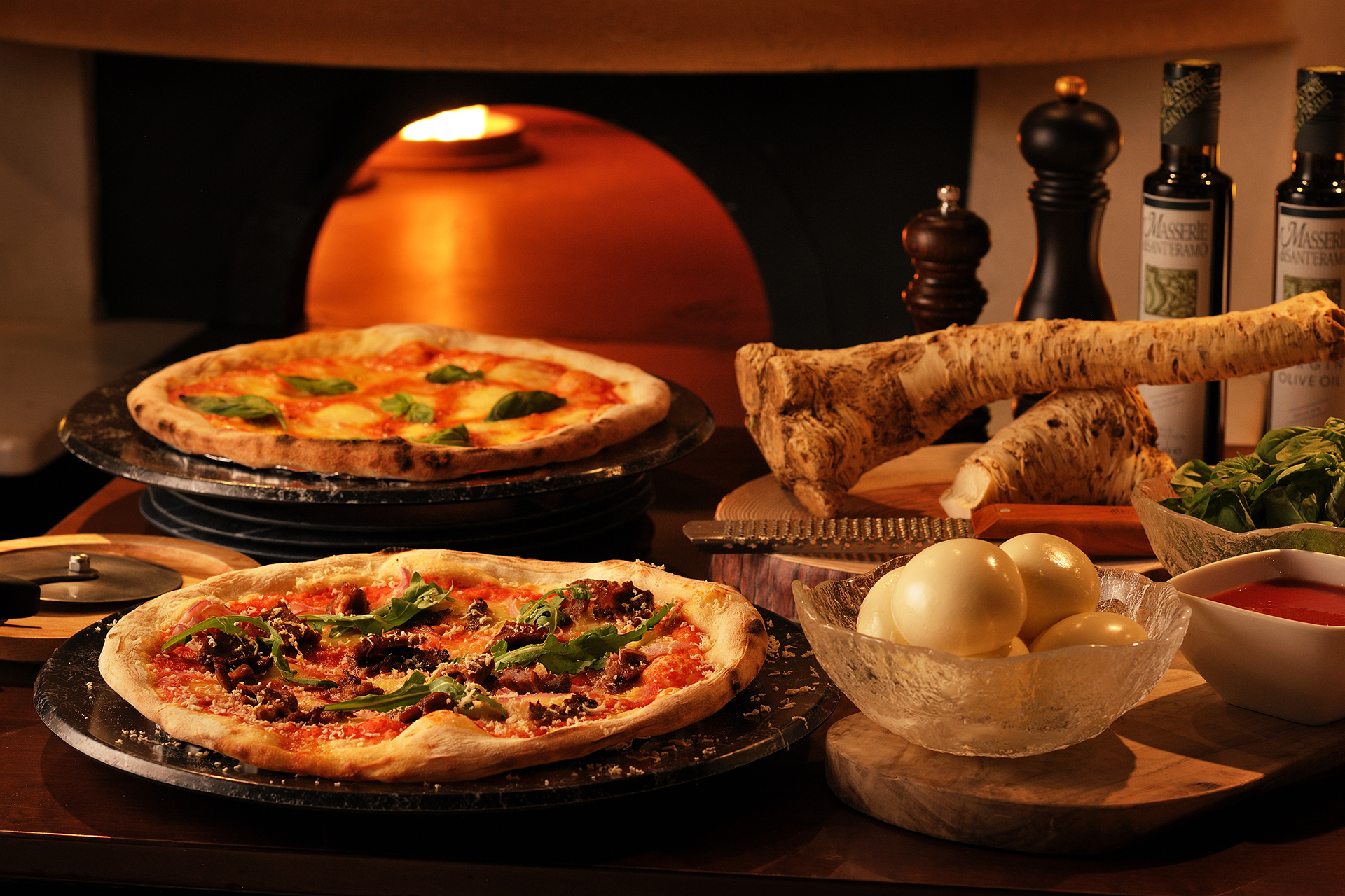 手前のピザがジンギスカン＆山わさび