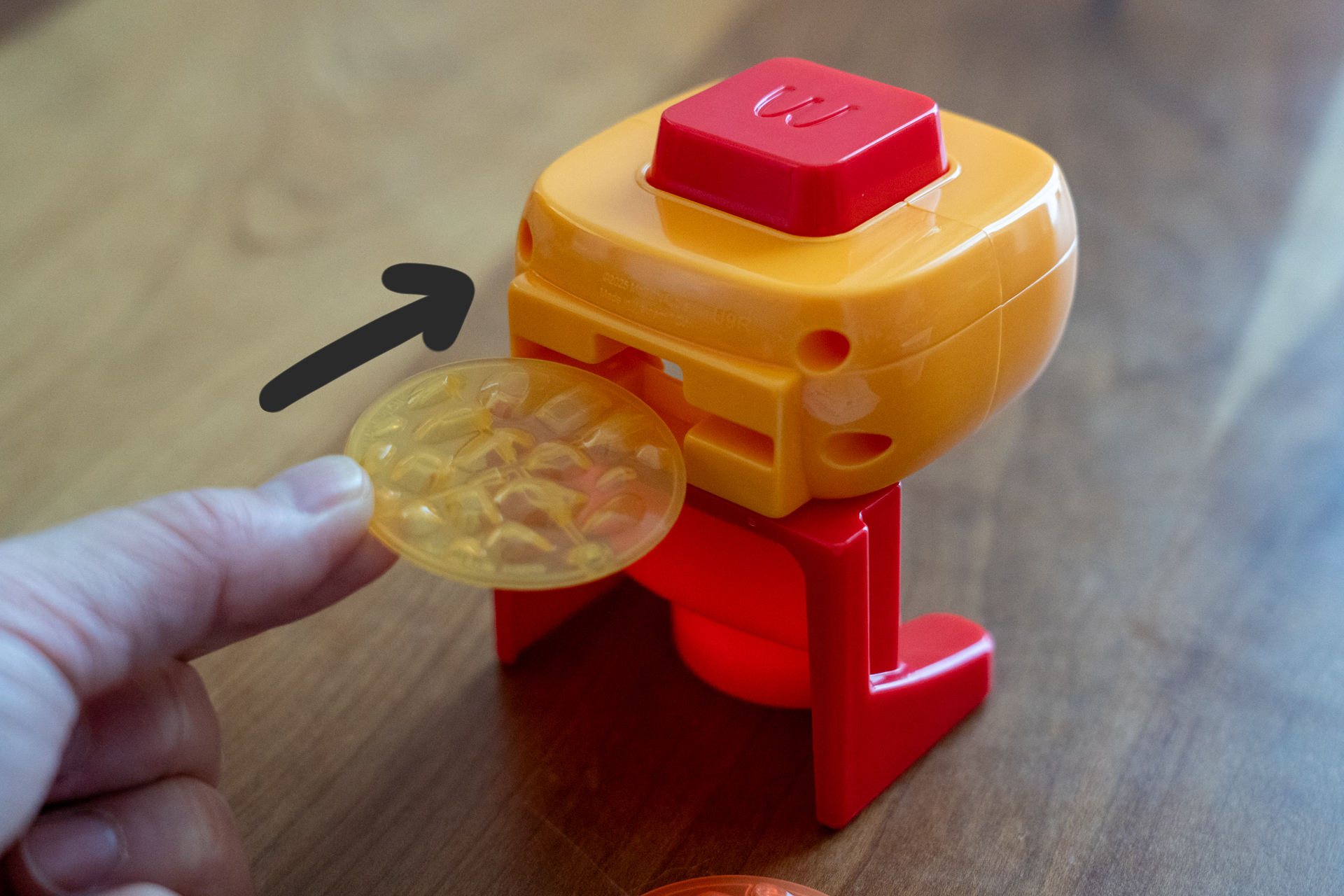 ジュースのパネルを後ろから入れて差し込む