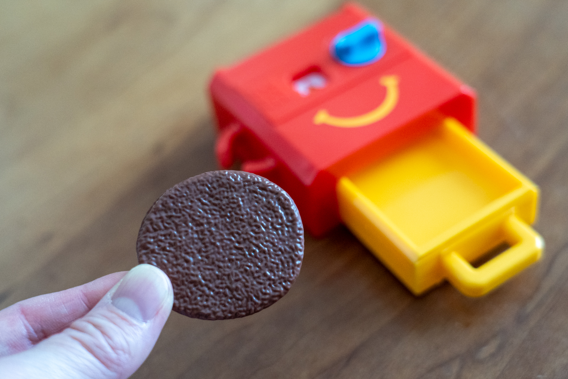 焼けたパティ（茶色）