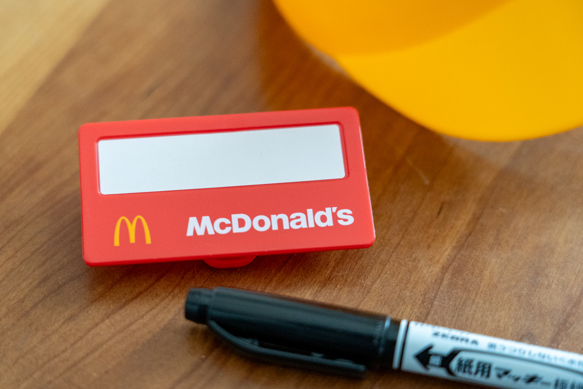 バッジに名前を書こう（ペンは付かない）