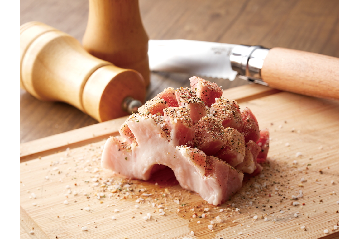 「【国産】花咲豚カルビ～厚切り肉専用特製スパイス～」（649円）