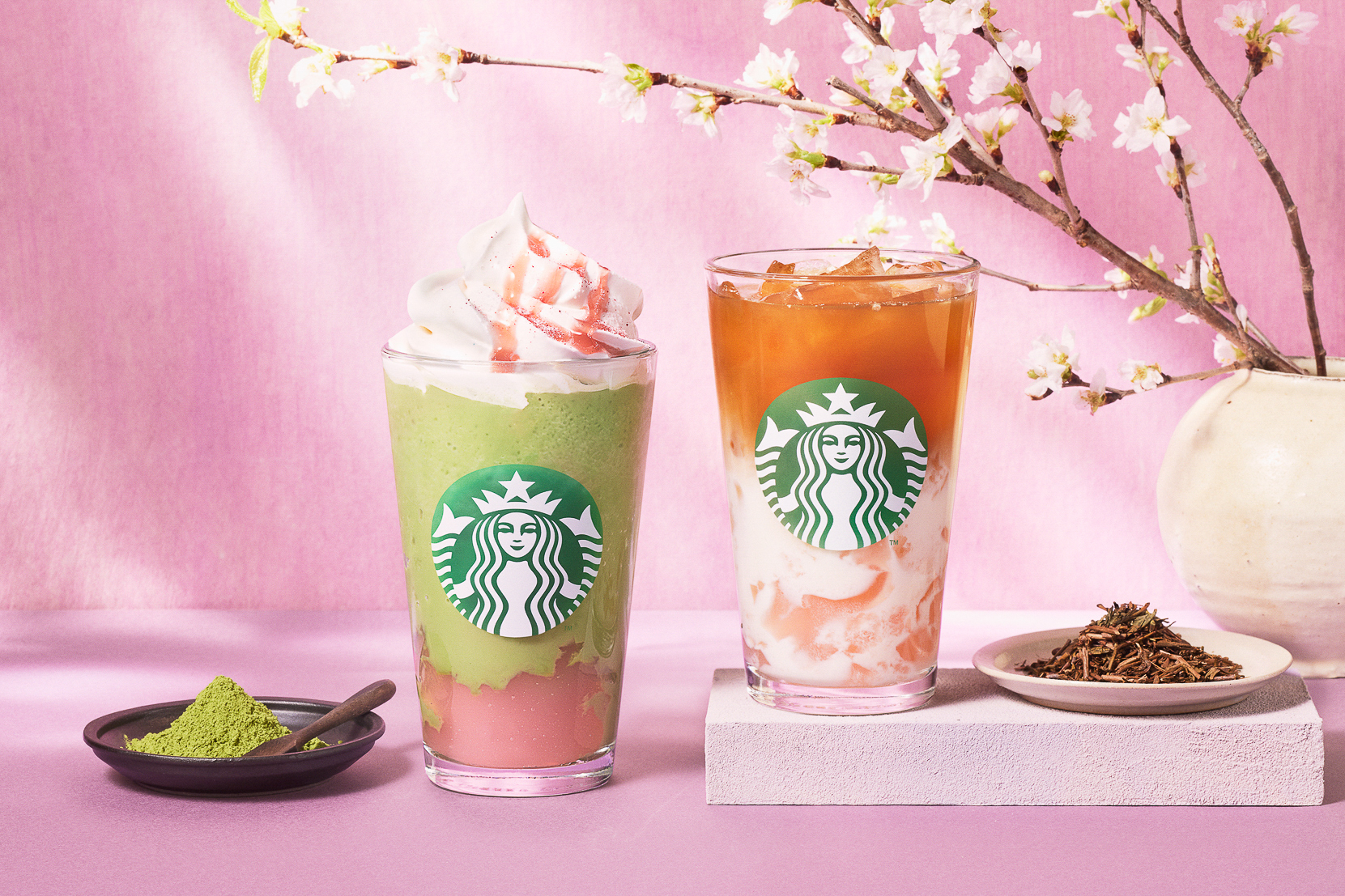 スターバックス「抹茶と桜わらびもち フラペチーノ」と「ほうじ茶&クラシックティーラテ 桜わらびもち入り」