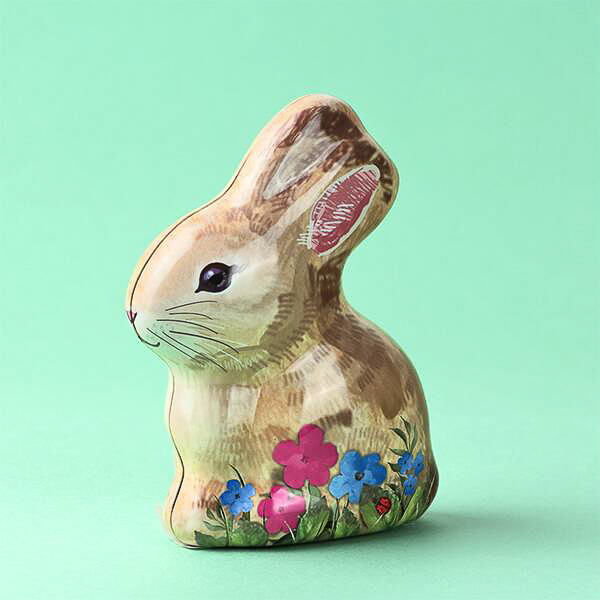 ウサギがちょこんと座る姿がかわいらしい