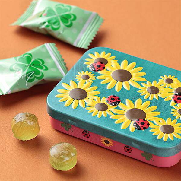 「レディバードスクエア缶」（グリーン）