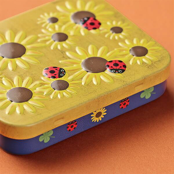 「レディバードスクエア缶」（イエロー）