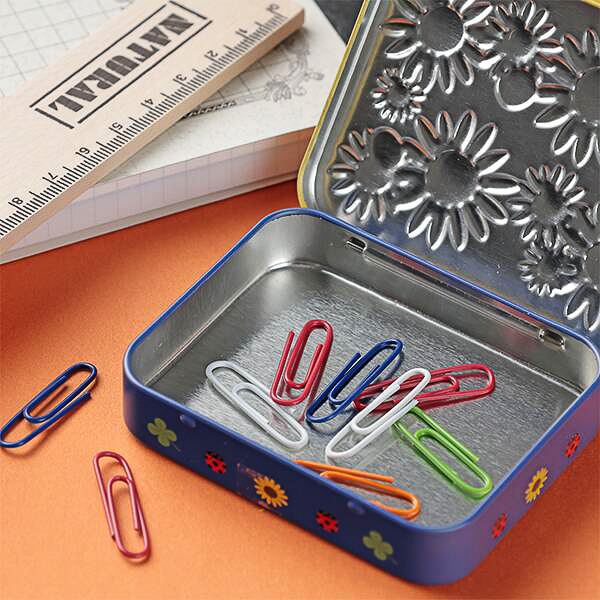 「レディバードスクエア缶」（イエロー）