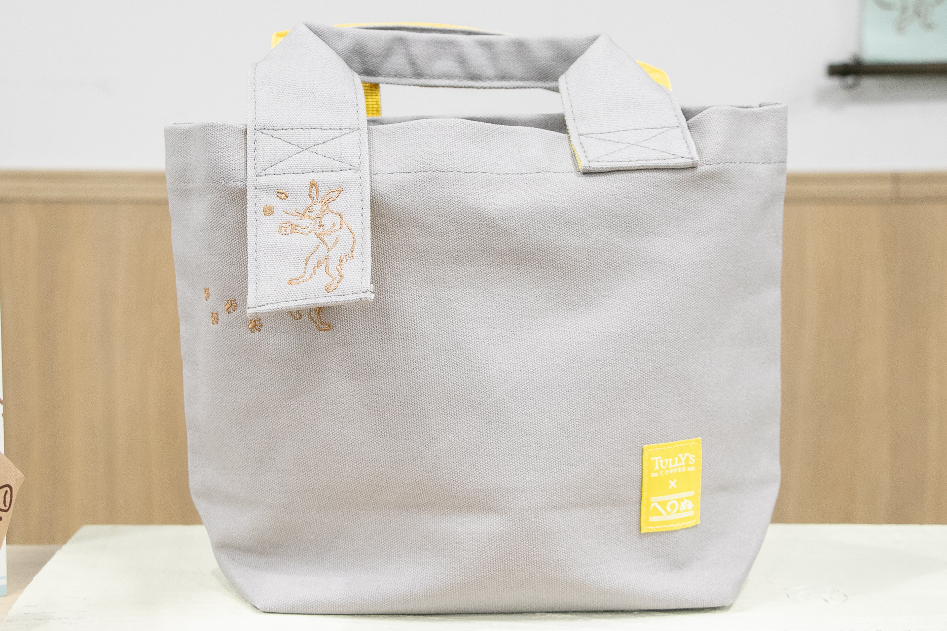 「鳥獣戯画 トートバッグ（かくれんぼ）」（2200円）