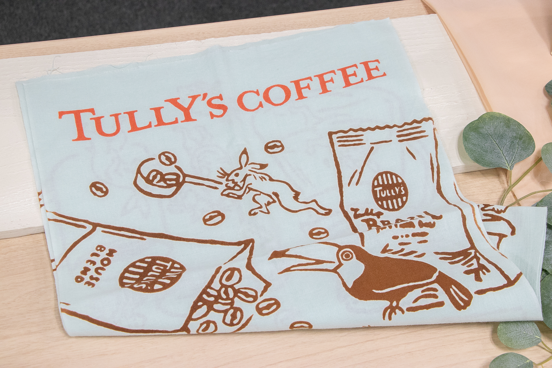 「タリーズ手ぬぐい鳥獣戯画 珈琲の世界（ライトブルー）」（1680円）