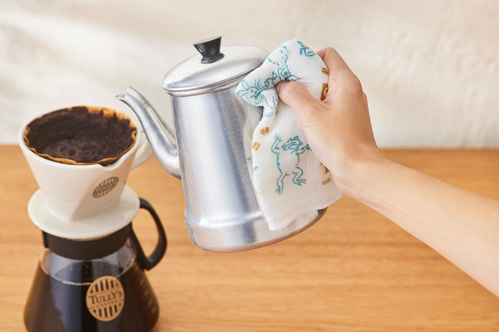 「鳥獣戯画かや生地（ブルー）」（990円）