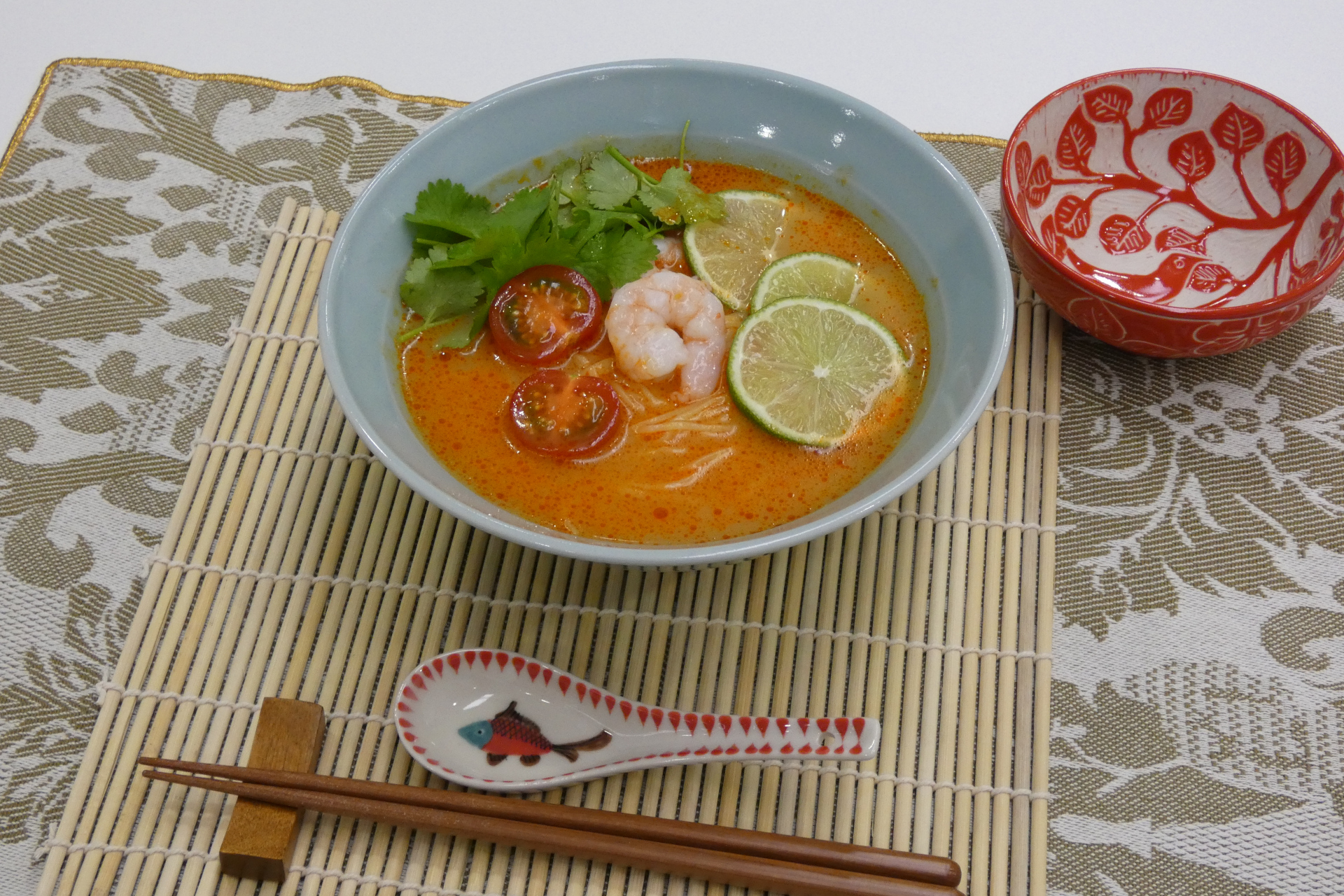 「冷たいトムヤムクンのラーメン 2人前」の調理例