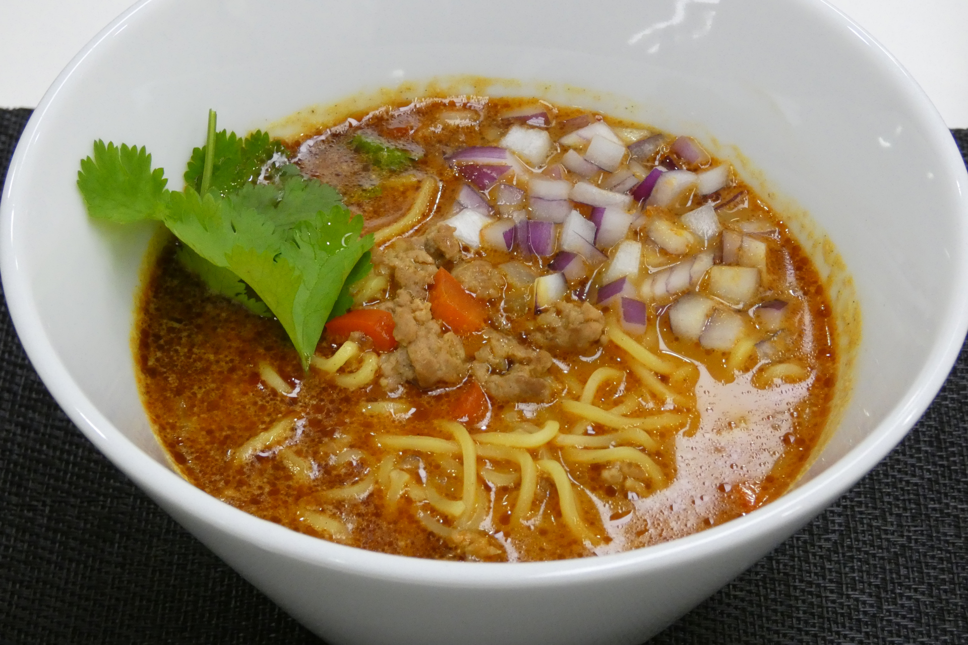 「行列のできる店のラーメン スパイスカレー 2人前」の調理例