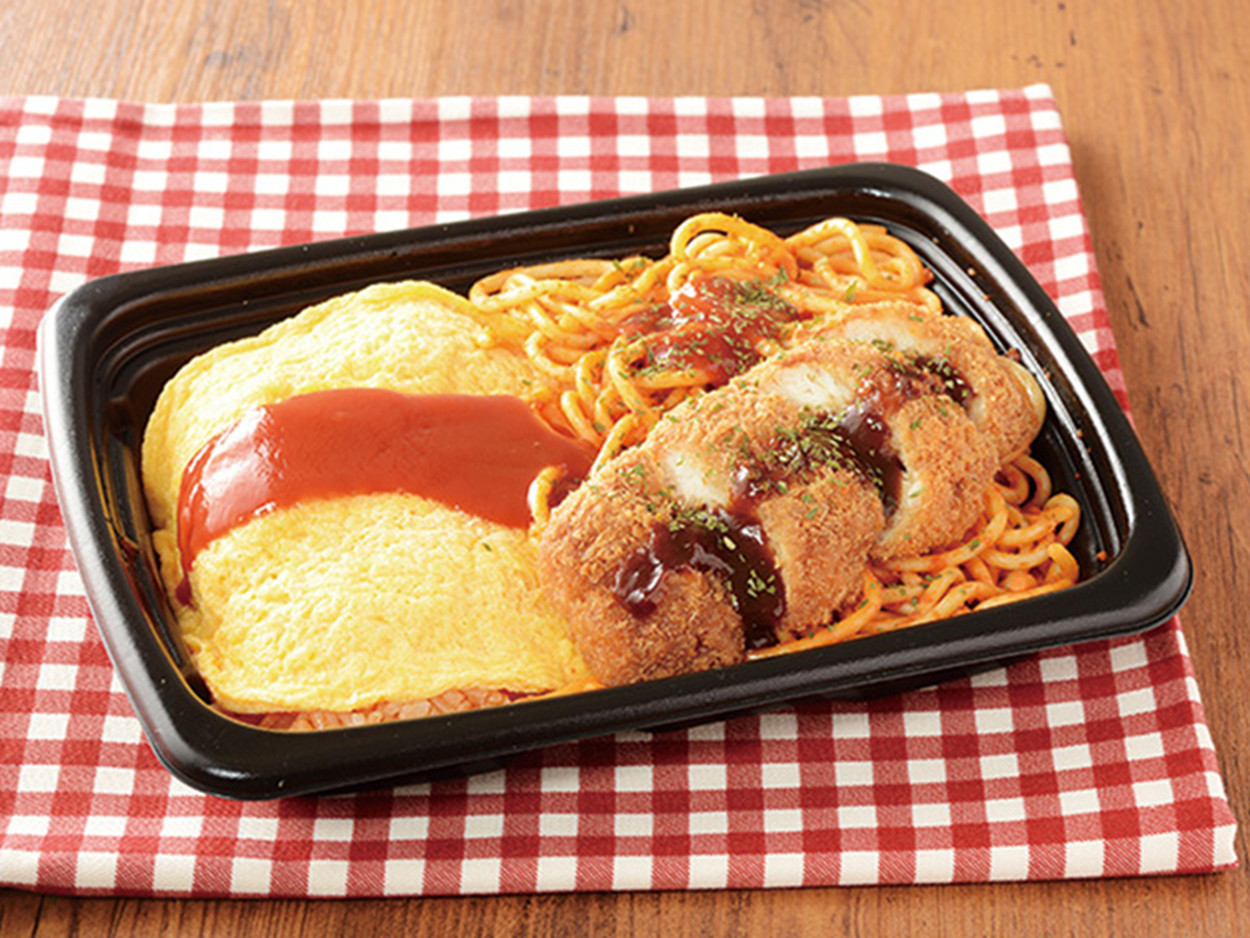 「よくばり合体メシ オムライス＆ナポリタン」（743円）