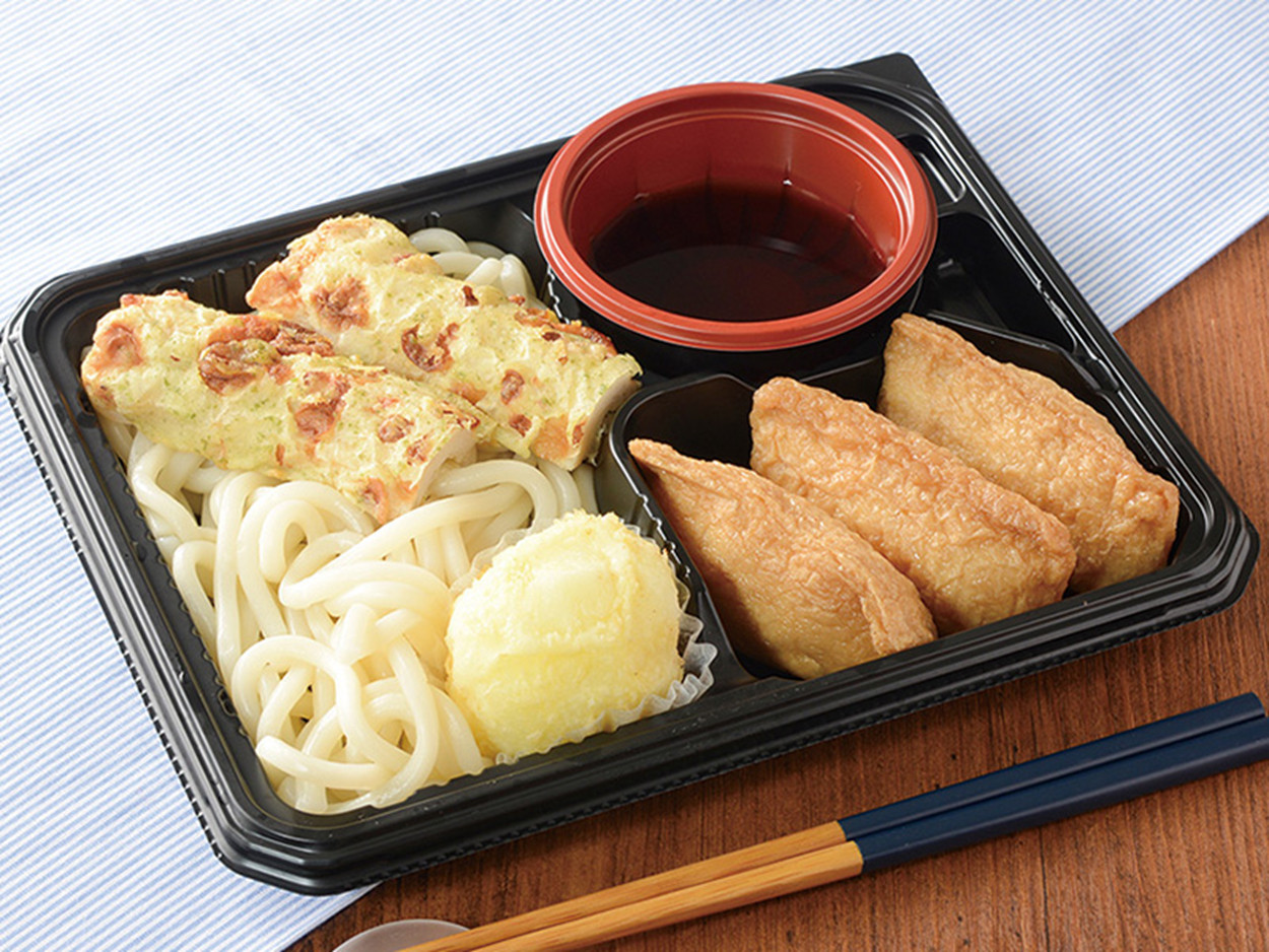「よくばりセットメシ 冷しちく玉天うどん＆いなり」（697円）