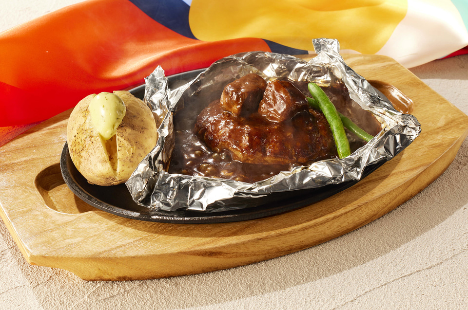 ココス、人気メニューや看板が本物そっくりのカプセルトイで登場