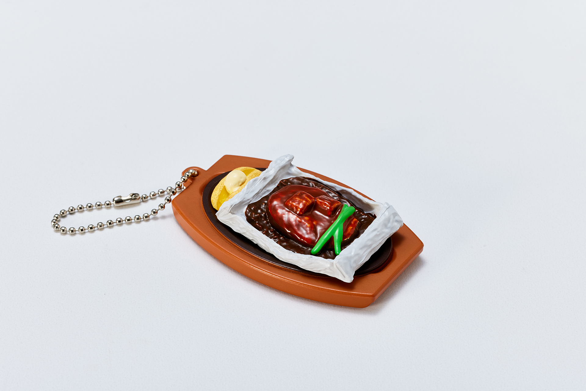 ミニチュアチャームのサイズは33×12×55mm