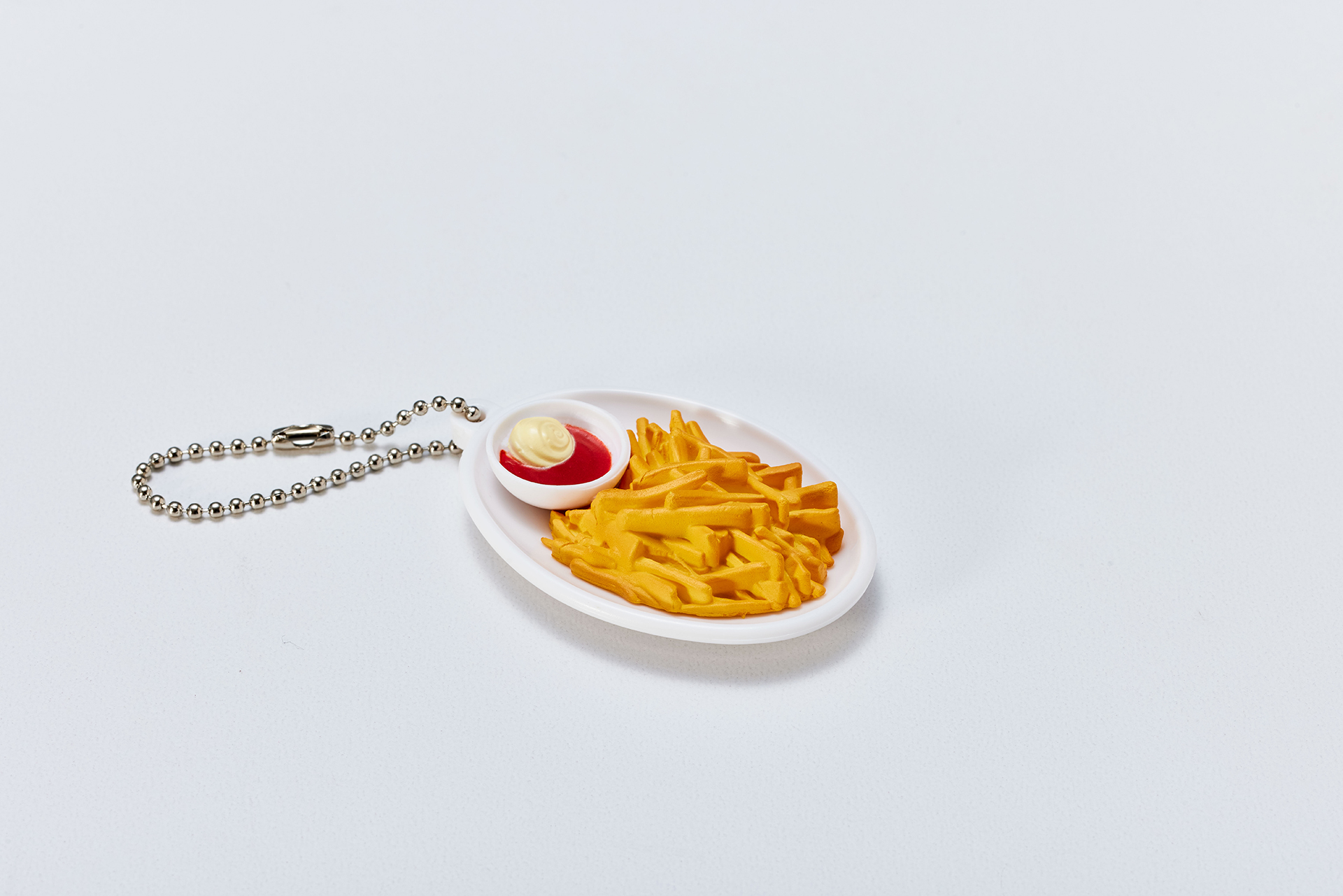 ミニチュアチャームのサイズは30×10×46mm