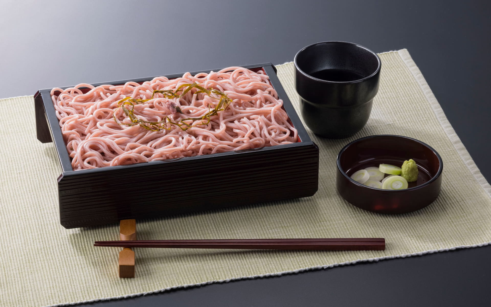 桜そば（858円）