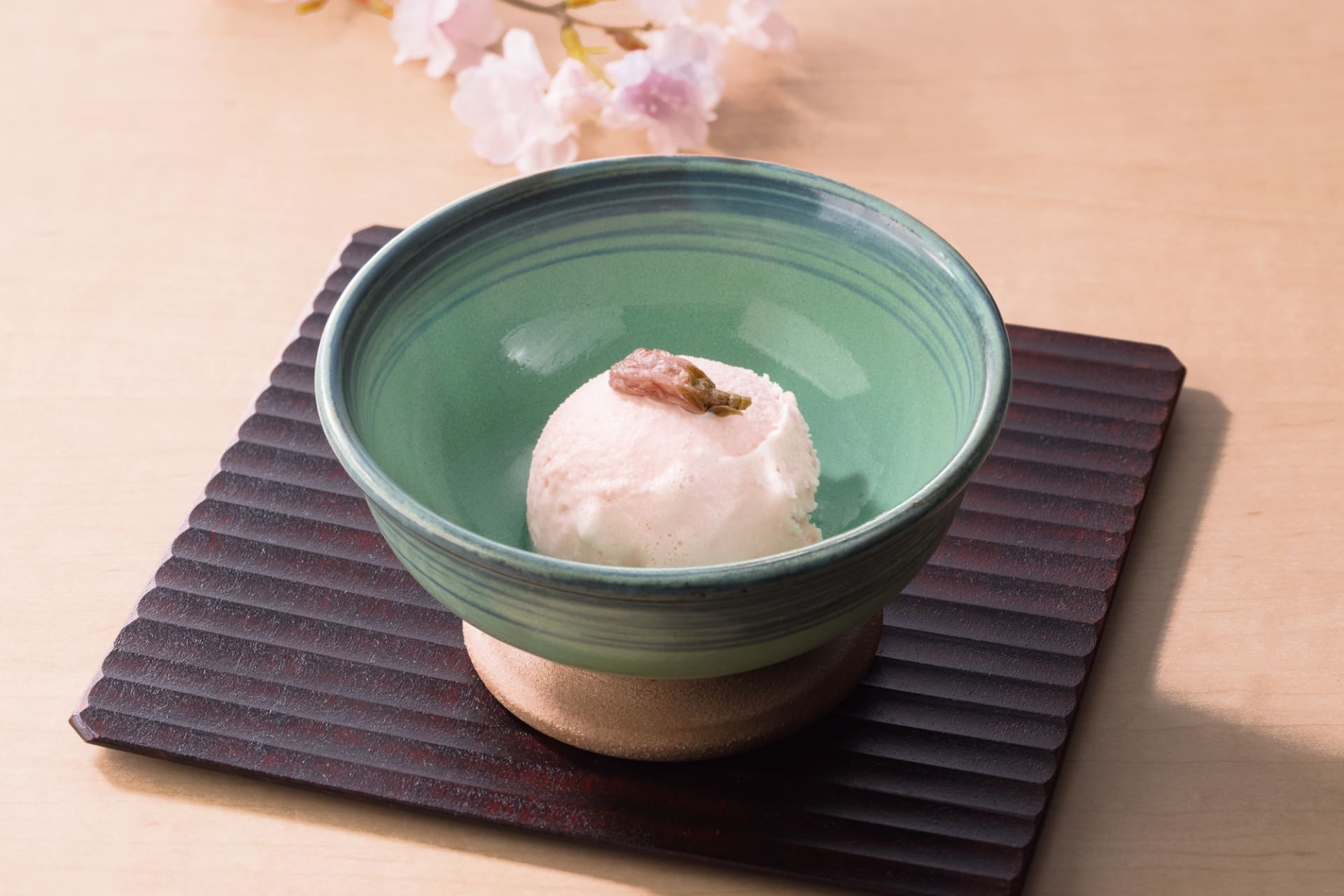 桜みるくアイス（198円）