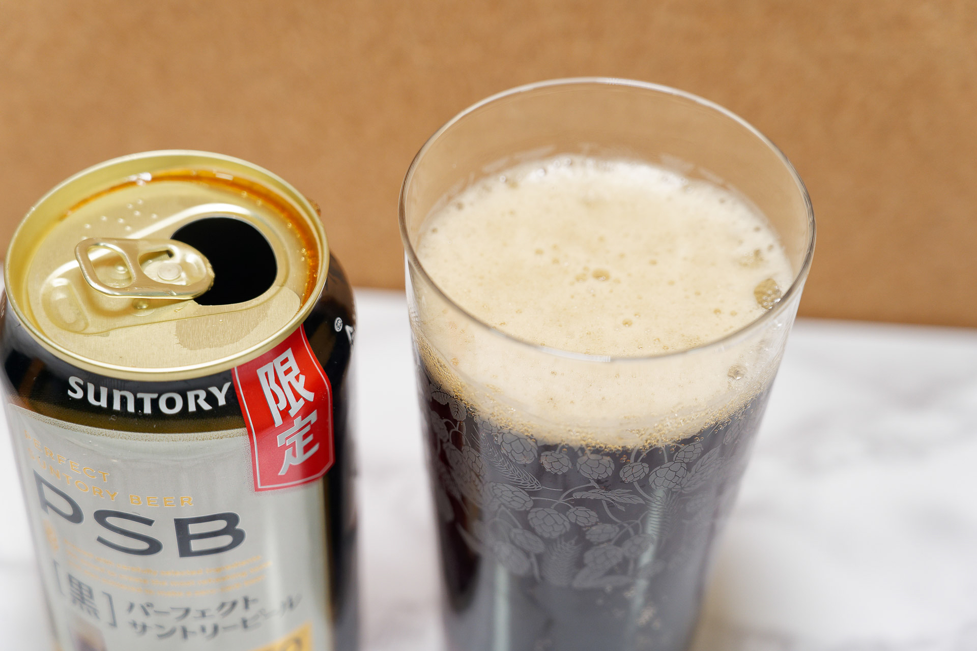 まさに黒ビールっぽい黒さ。泡もブラウン