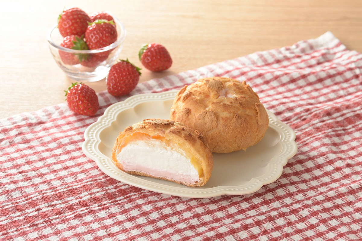 「パイシュー（栃木県産とちあいか苺のクリーム＆ヨーグルト風味ホイップ）」（192円）