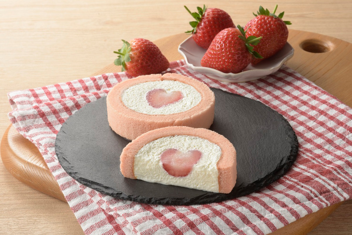 「いちごのロールケーキ（栃木県産とちあいか）」（297円）