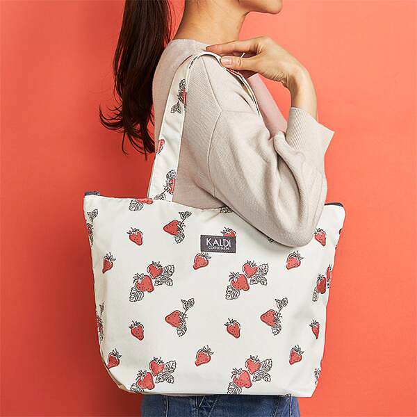 いちごデザインのトートバッグ