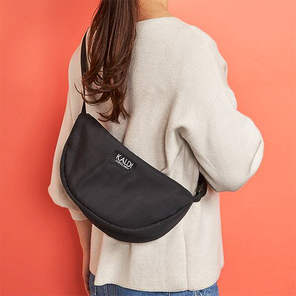 今回はボディバッグも加わった