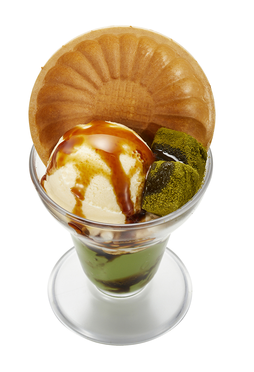 黒みつを味わう プレミアム宇治抹茶プリンパフェ（490円）