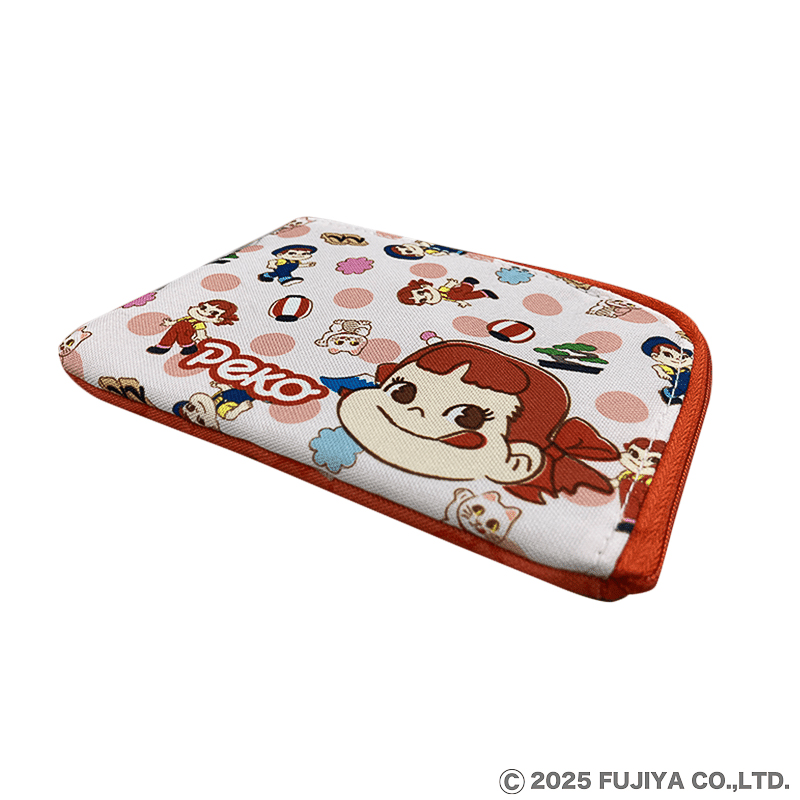 「ペコちゃん ポーチ」（990円）