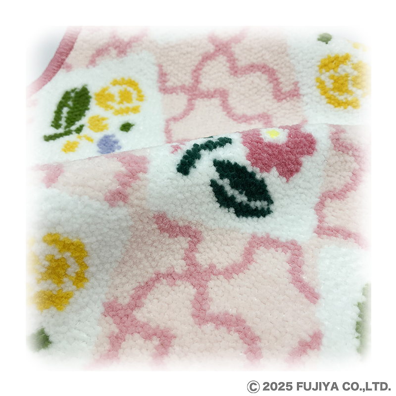 「ペコちゃん シェニール織りタオル」（2200円）