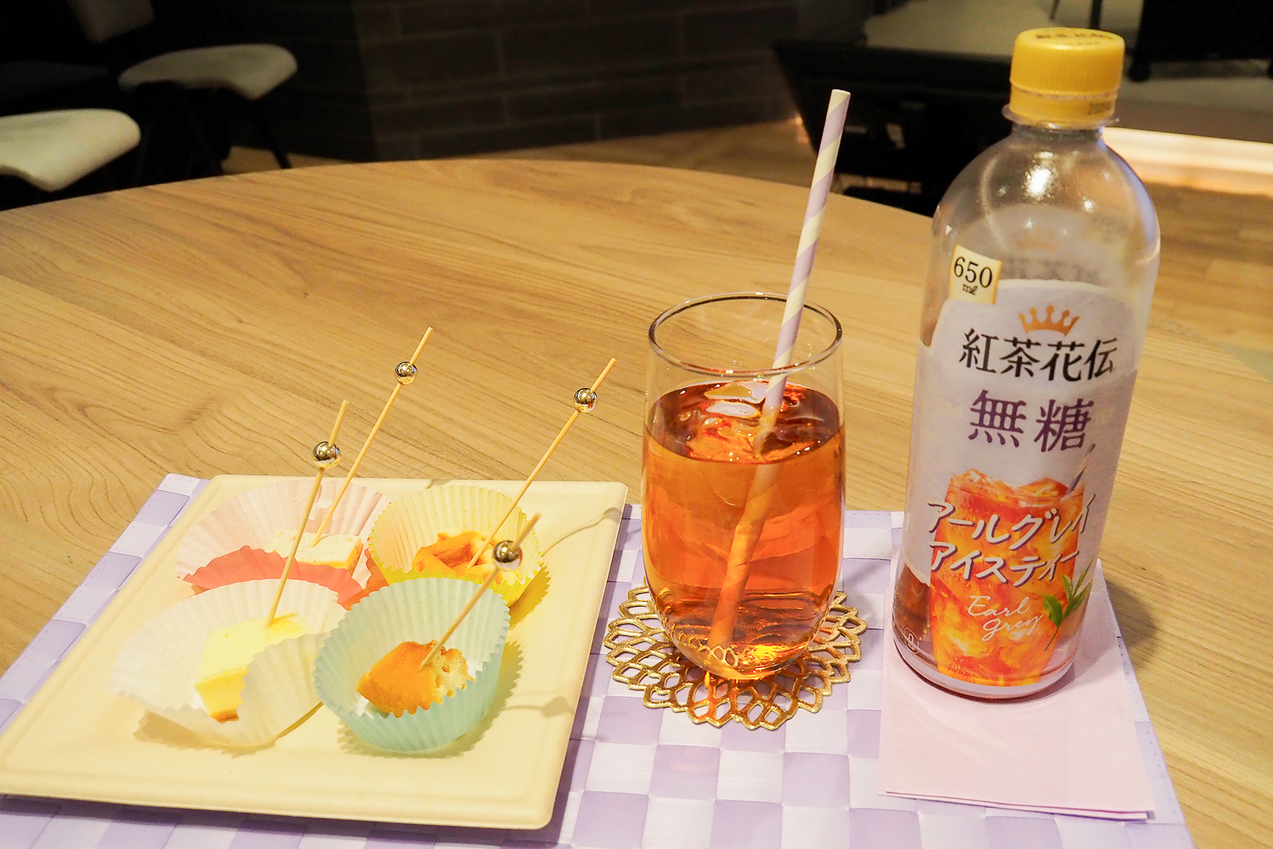 試飲での様子。グラスに注ぐと香りが広がる