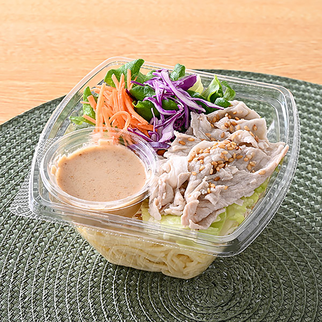 たんぱく質が摂れる！豚しゃぶのパスタサラダ（398円）