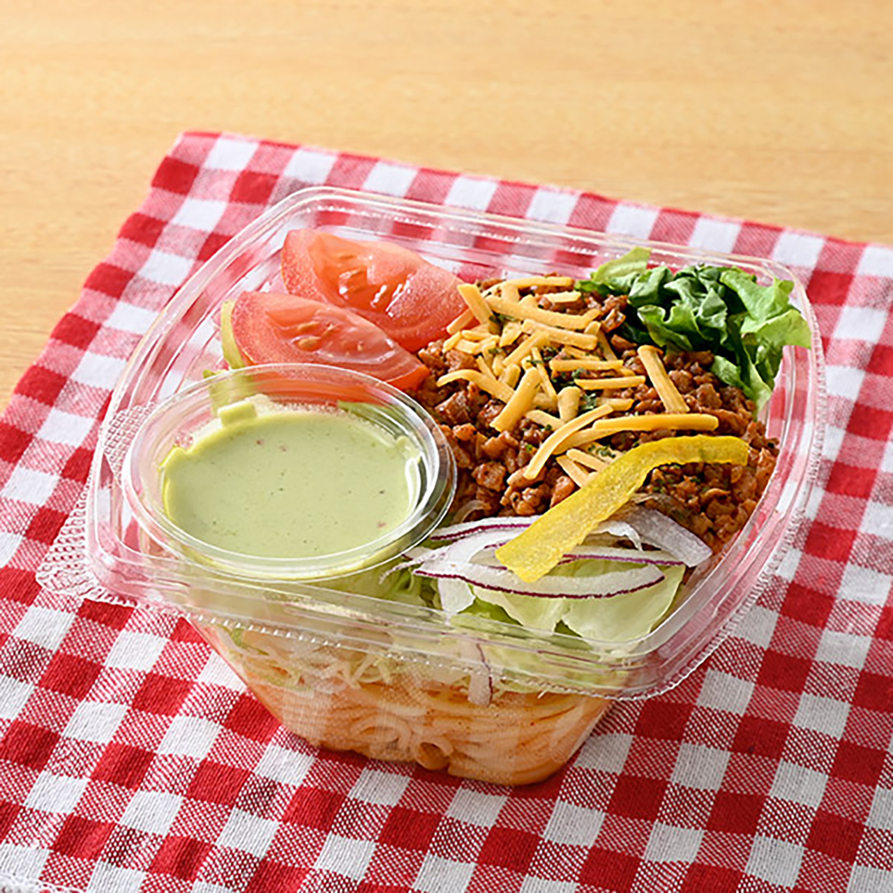 タコス風ミートのパスタサラダ（420円）