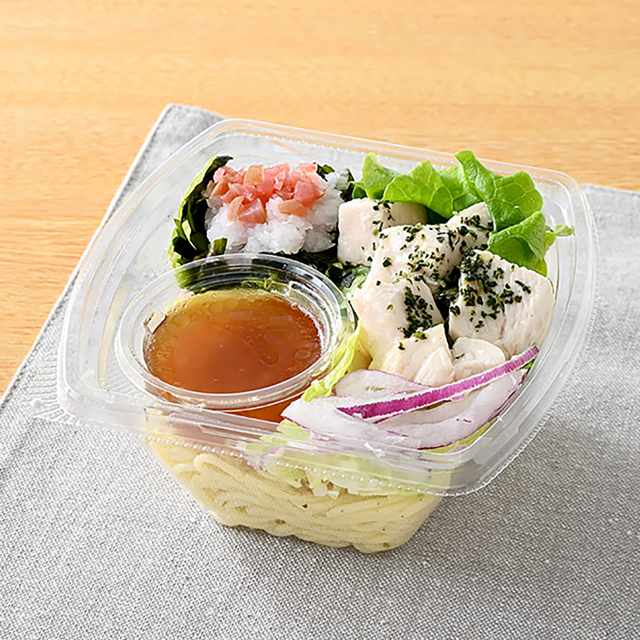 青じそ香る！鶏むね肉と梅おろしのパスタサラダ（420円）