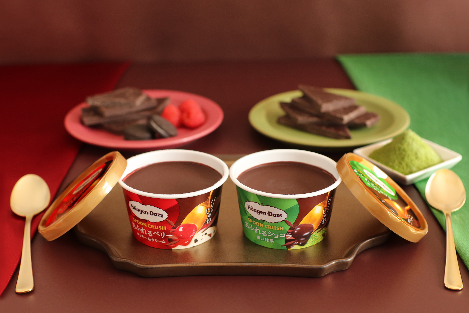 「あふれるベリー クッキー＆クリーム」と「あふれるショコラ 濃い抹茶」