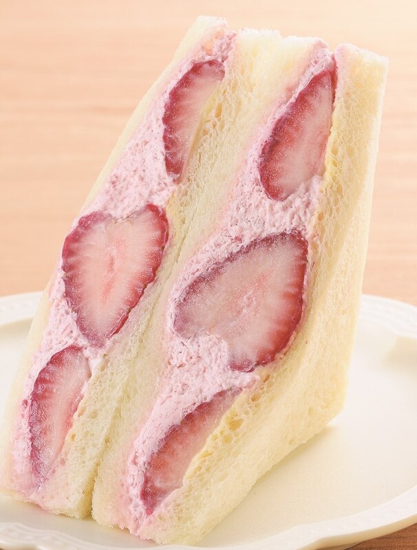 ローソン「苺＆ダブルクリームサンド」（451円）