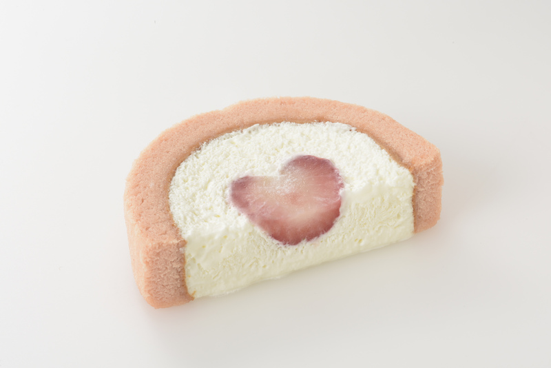 「いちごのロールケーキ（栃木県産とちあいか）」（297円）