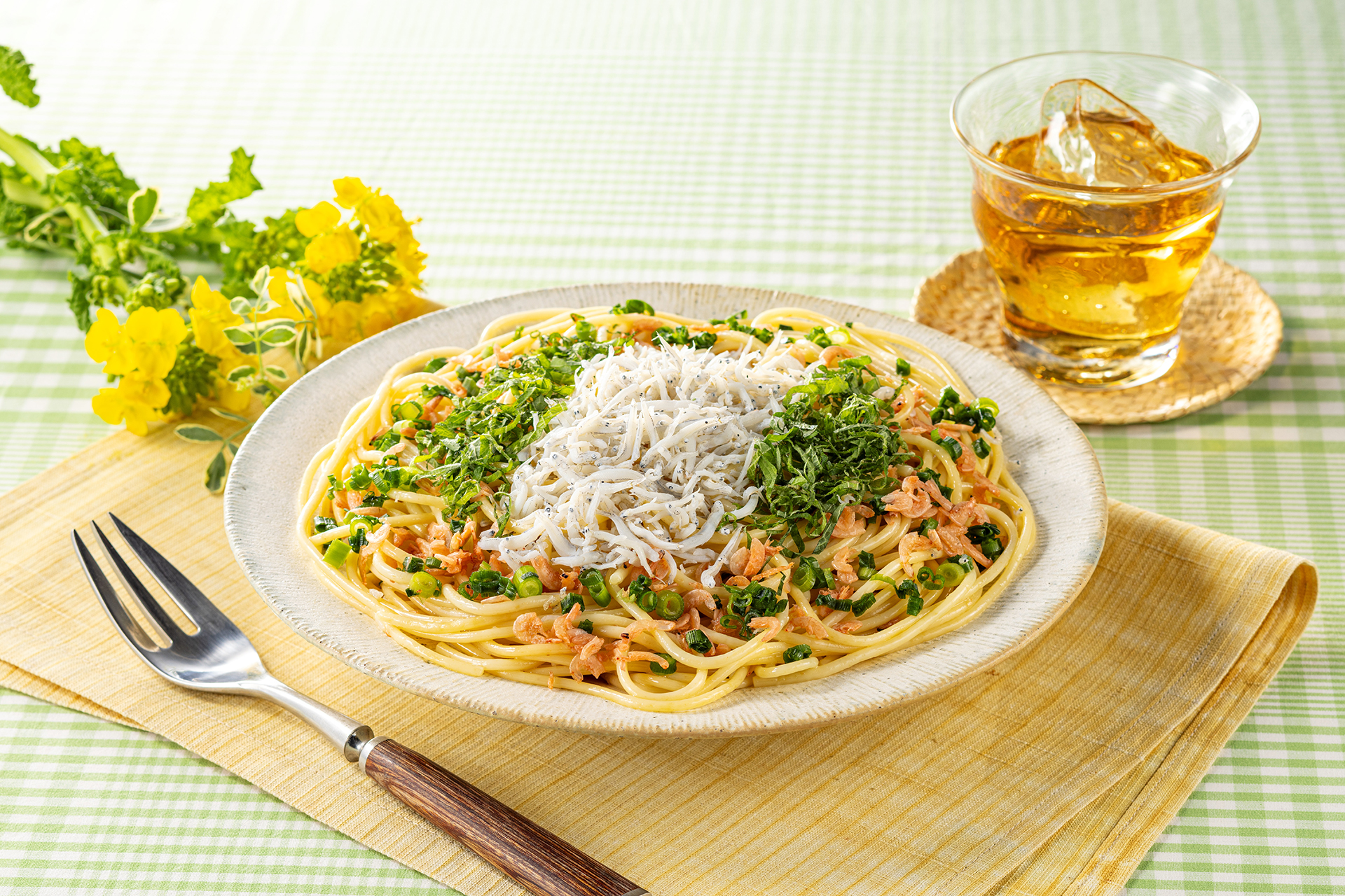 国産釜揚げしらすと小海老のオイルパスタ（594円）