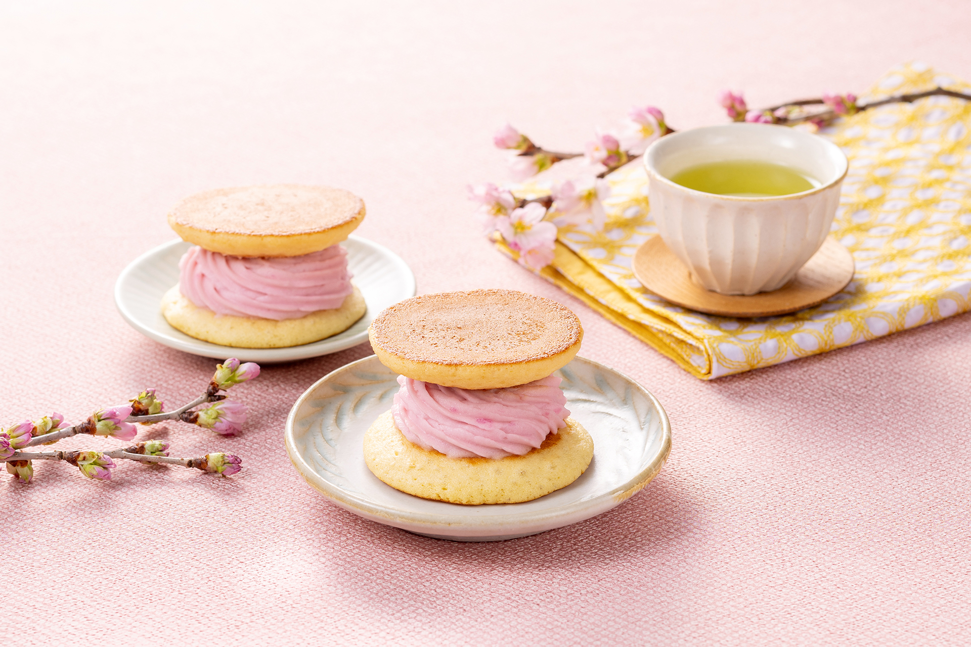 桜あんクリームのどら焼 粒あんクリーム入り（194円）