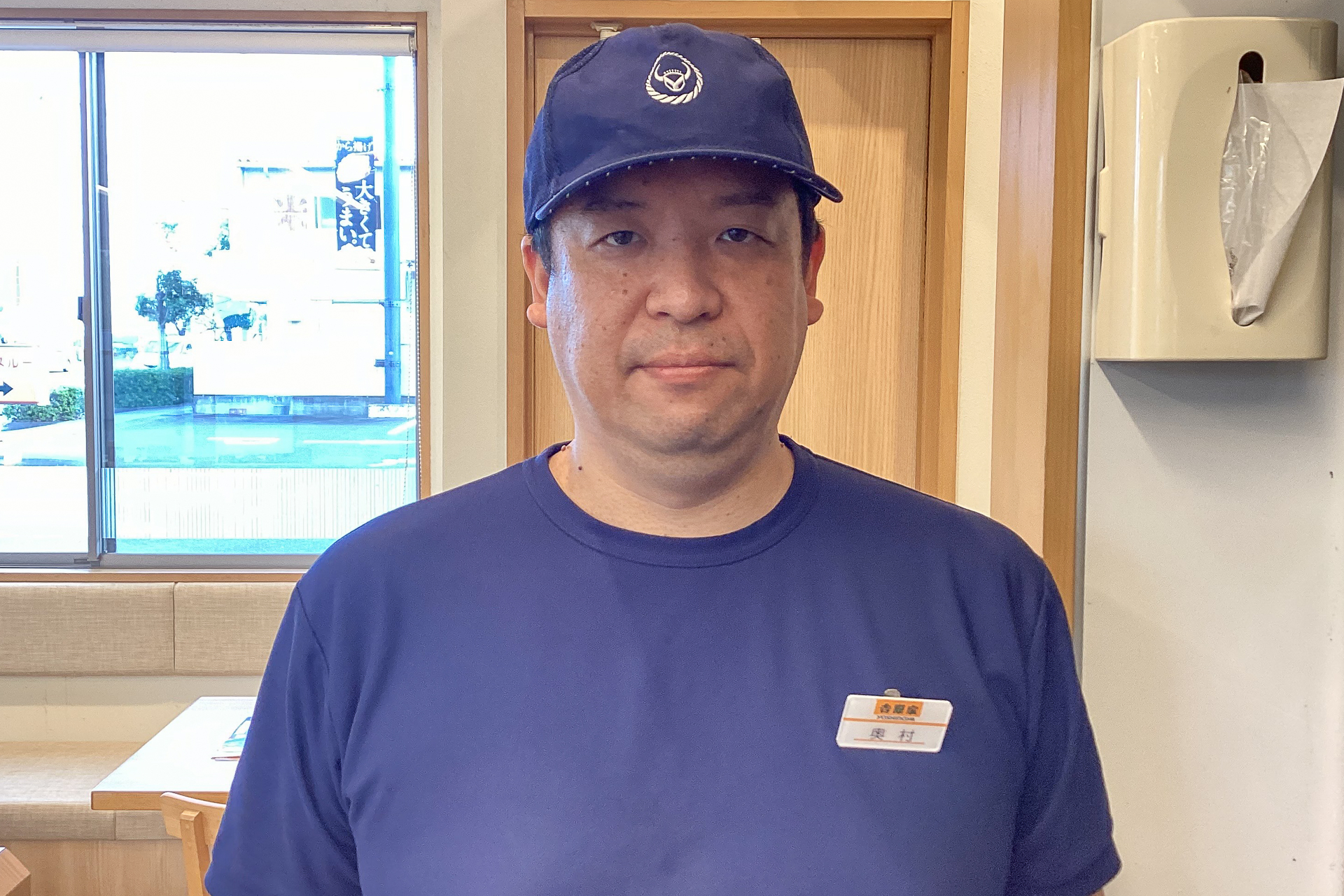 吉野家「肉盛り実技グランドチャンピオン大会」優勝者の奥村和也氏（静岡県・浜松若林店）