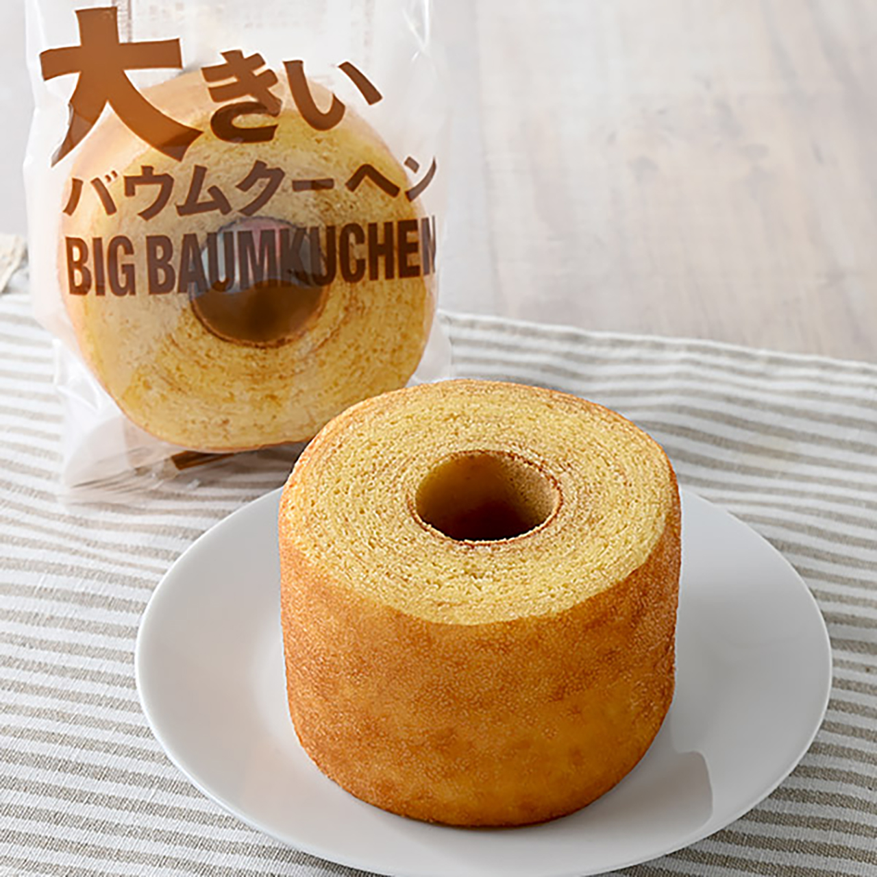 大きいバウムクーヘン（238円）