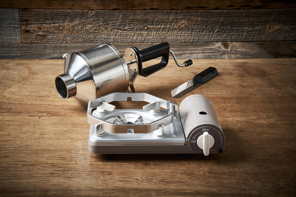 イワタニ、コーヒーを愛しすぎた社員が作った焙煎機。カセットコンロで
